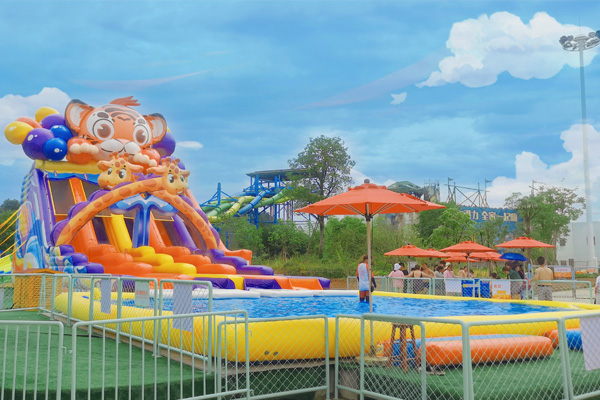 安吉充氣水上公園定制充氣城堡